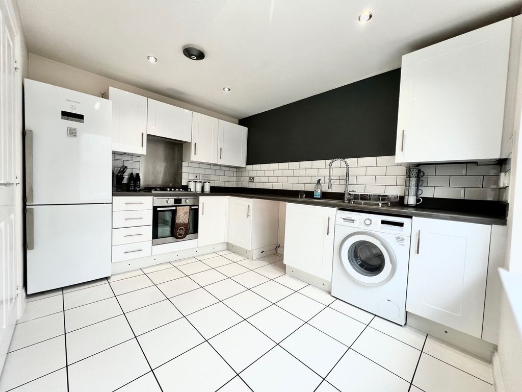 Property photo 2 of 16 Kitchen