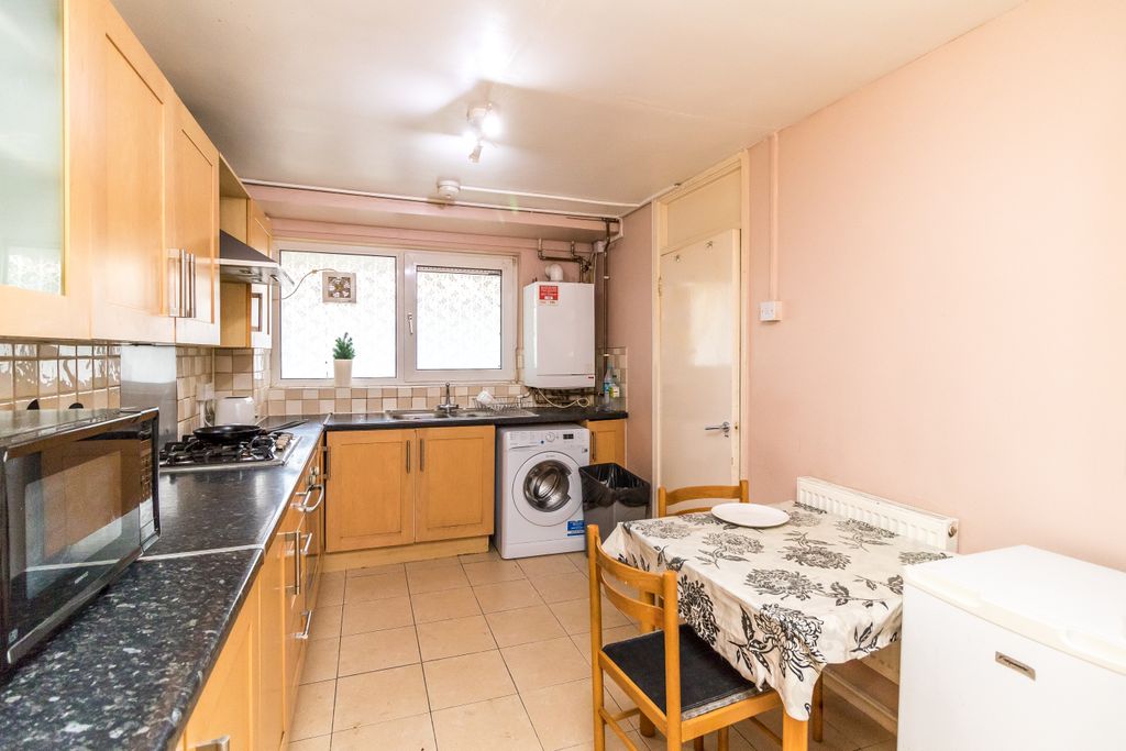 Property photo 3 of 25