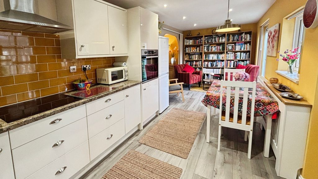 Property photo 2 of 16 Kitchen Diner