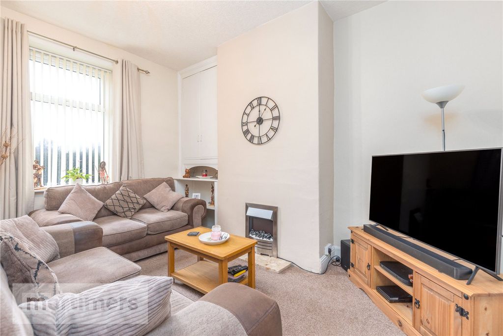 Property photo 2 of 19 Living Room