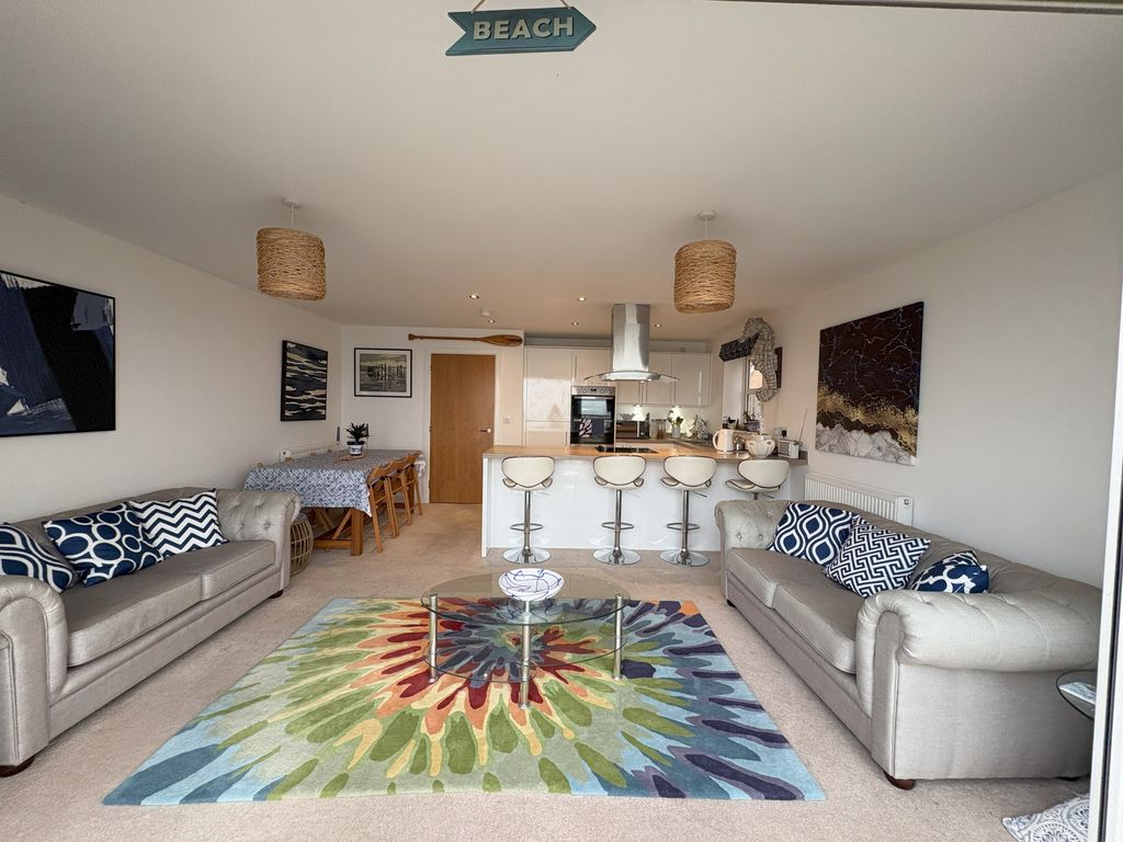 Property photo 2 of 25