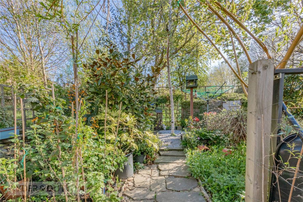 Property photo 2 of 20 Garden