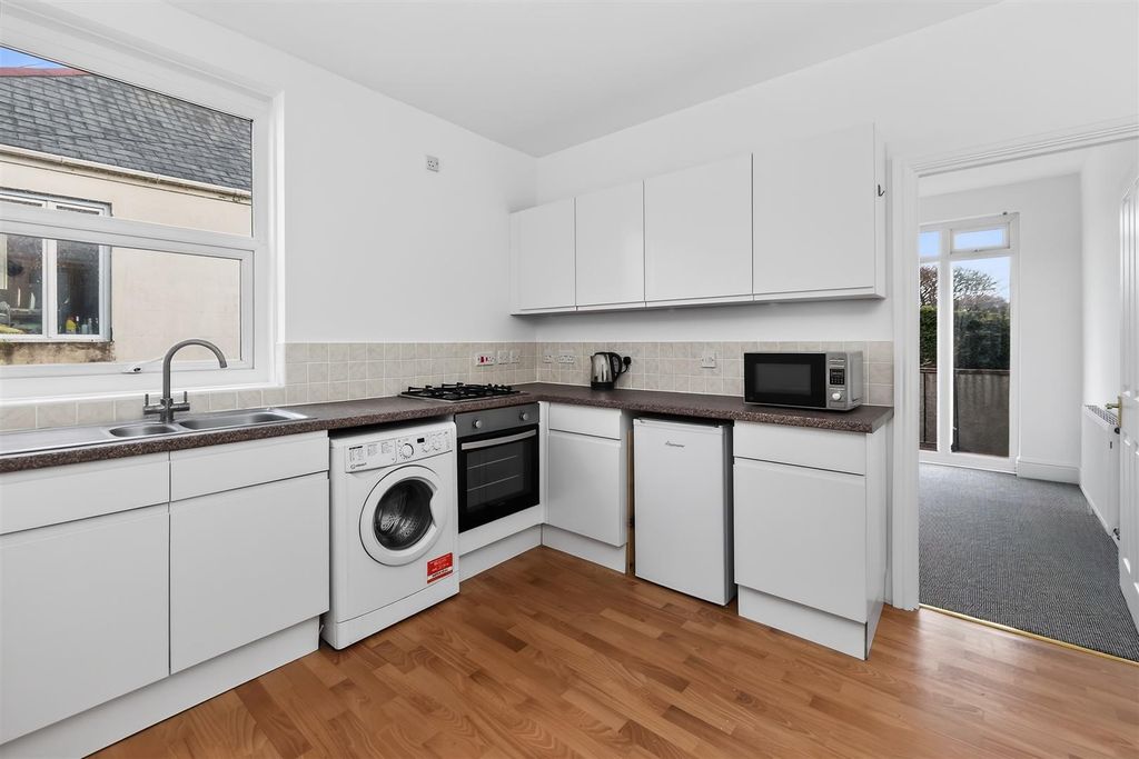 Property photo 3 of 19 Kitchen