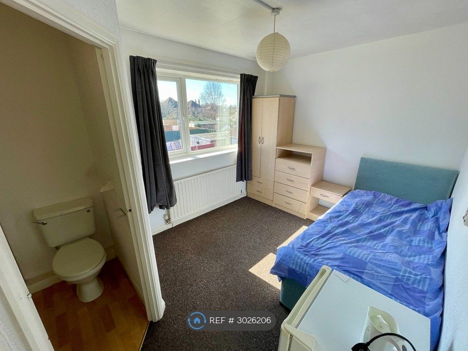 Property photo 3 of 12