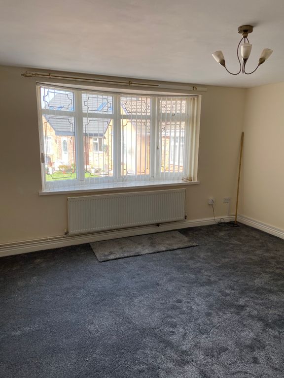 Property photo 3 of 14 Front Lounge