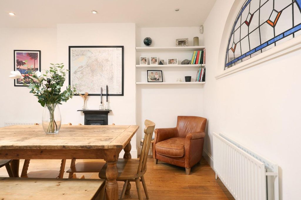 Property photo 2 of 22 7 Southernhay Avenue 1.Jpg