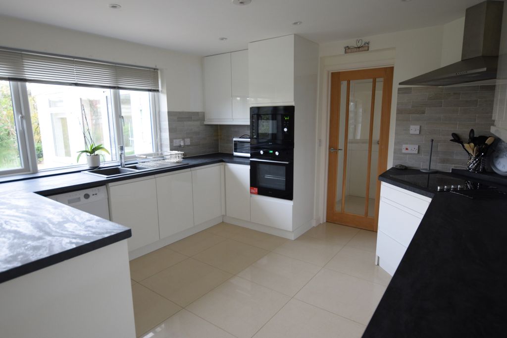 Property photo 3 of 16 Kitchen