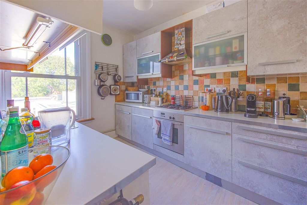 Property photo 3 of 5 Kitchen