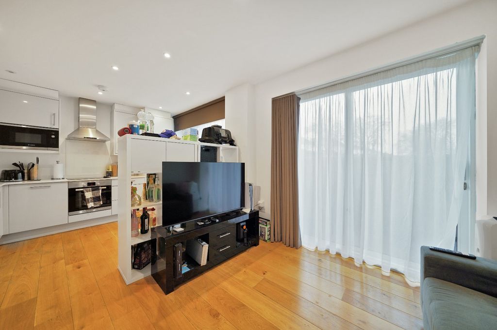 Property photo 3 of 16 Picture No. 11