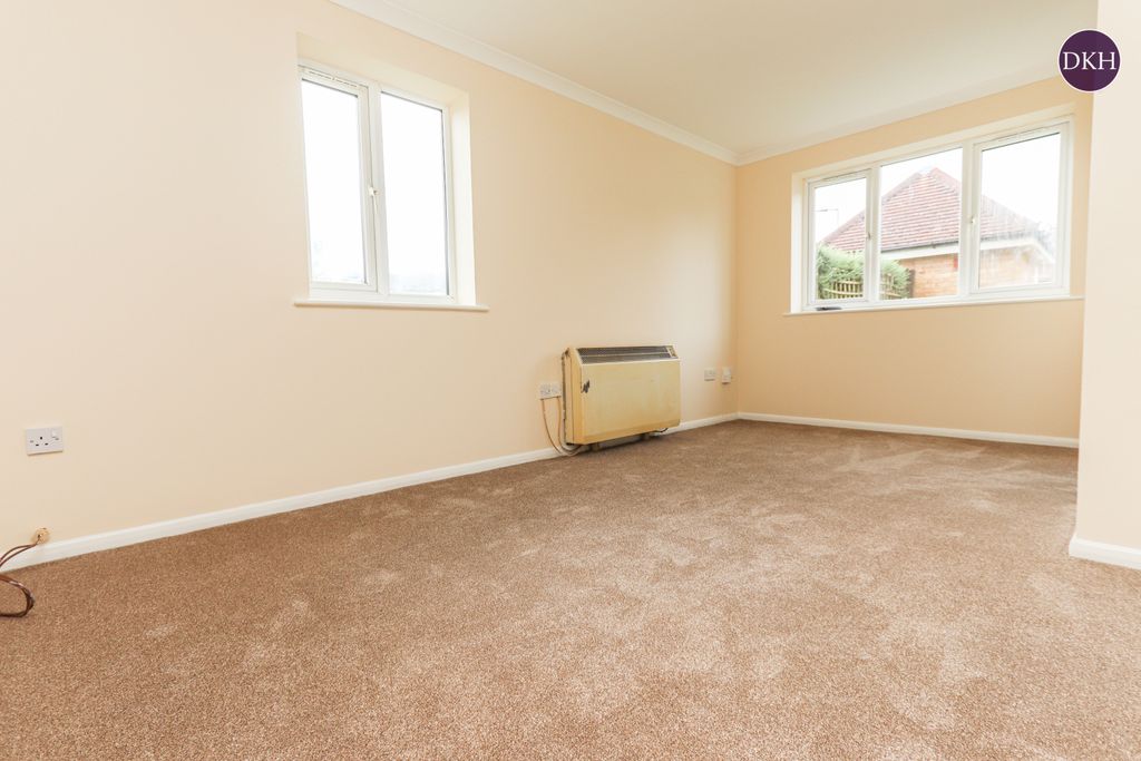 Property photo 3 of 9 Photo 04