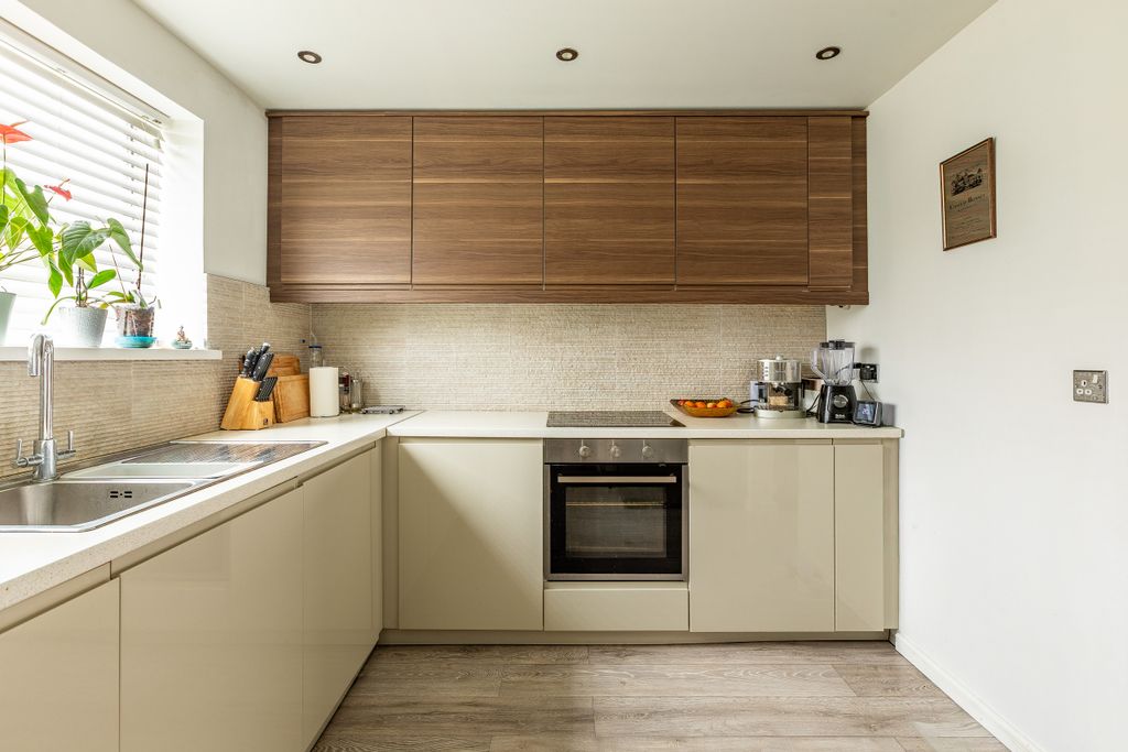 Property photo 1 of 16 Photo 3