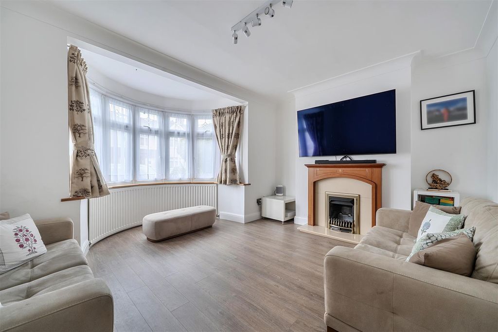 Property photo 2 of 23 Prestwood Avenue
