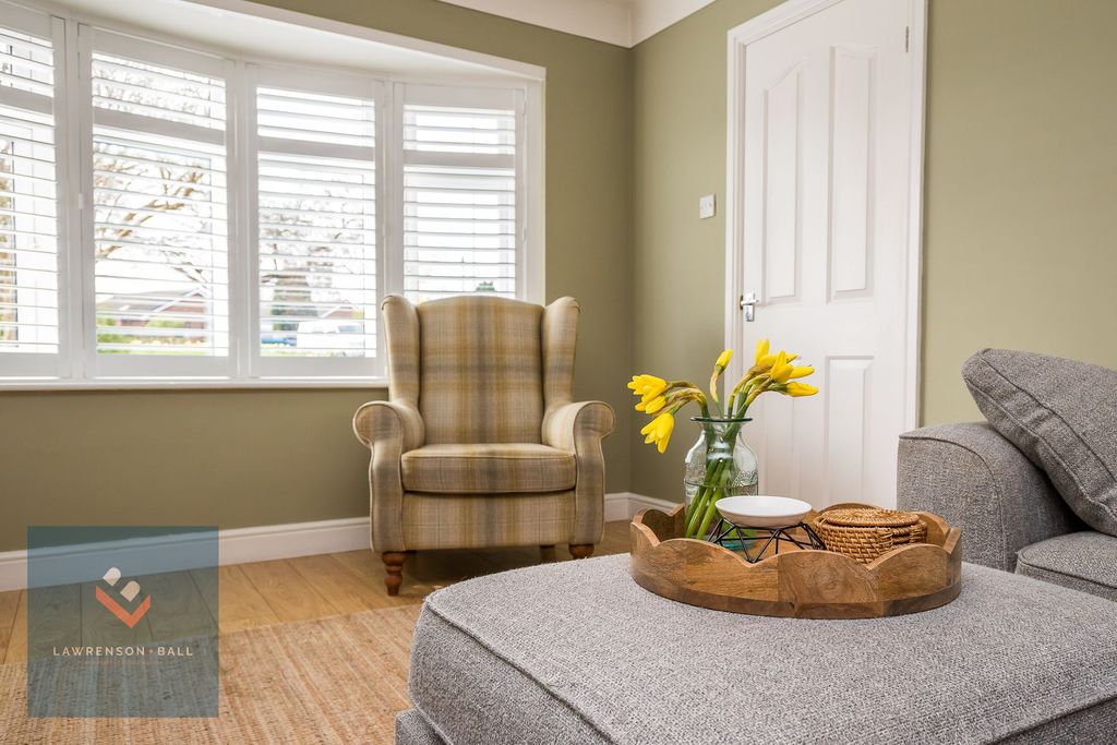 Property photo 3 of 25 Living Room