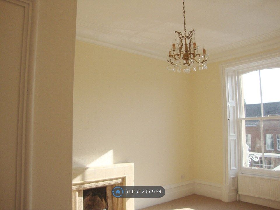 Property photo 3 of 7 Bedroom 1