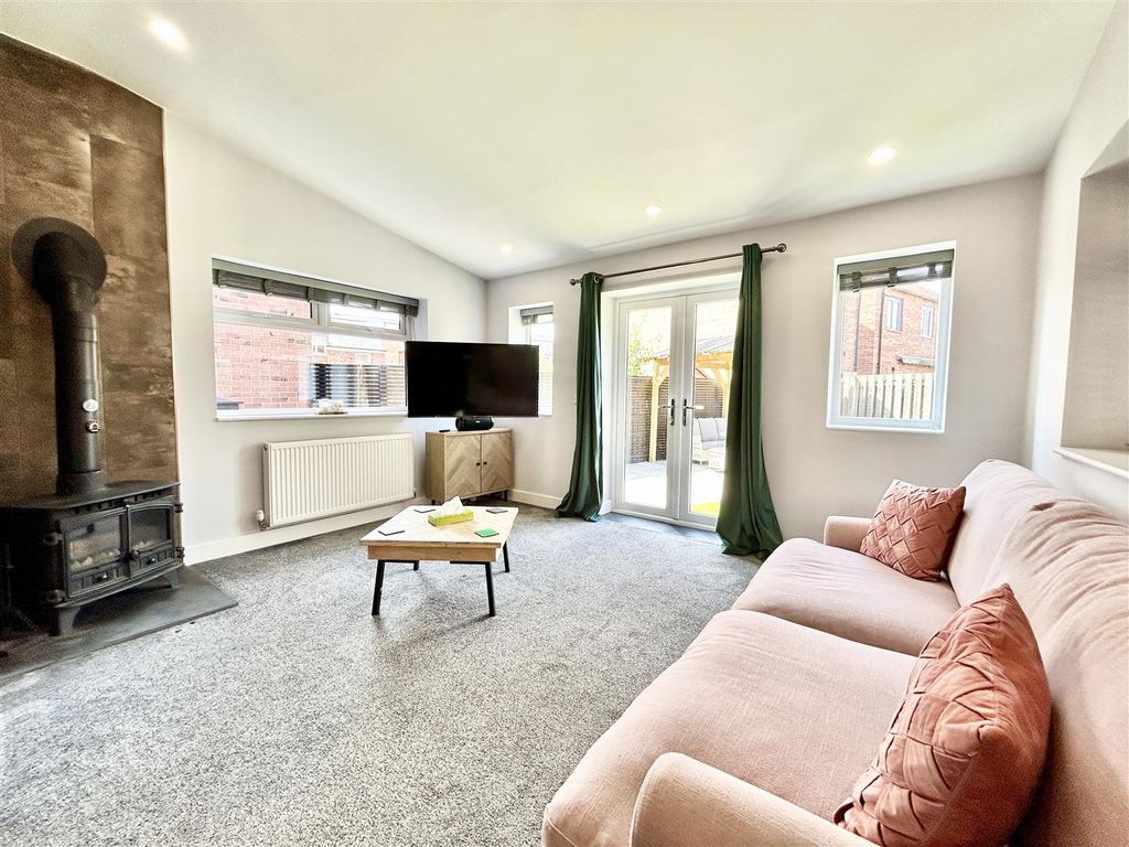 Property photo 2 of 33