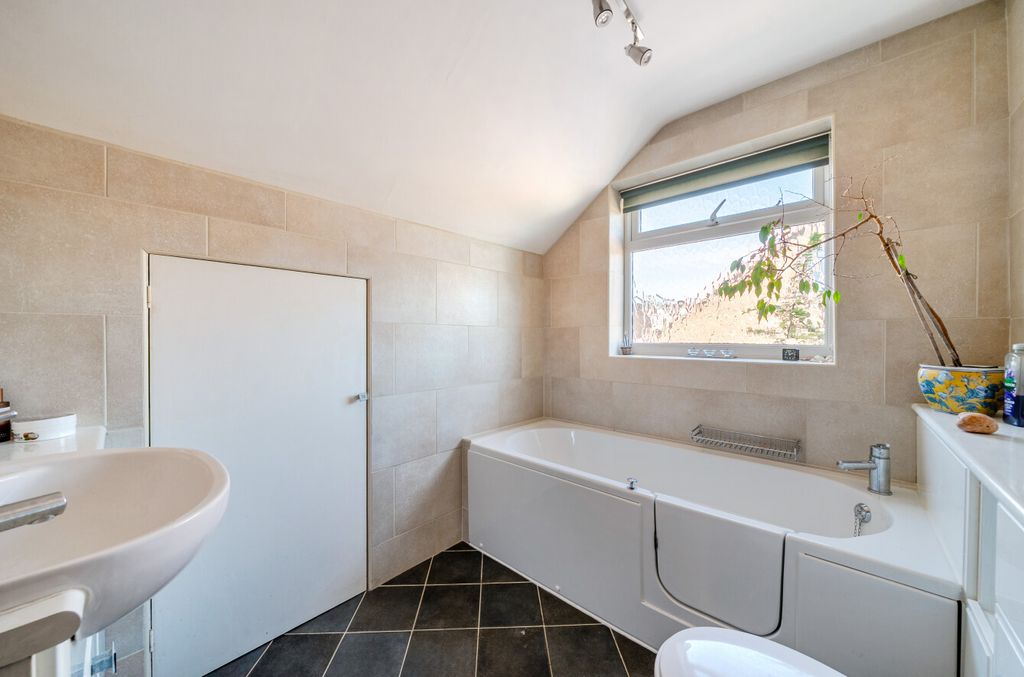 Property photo 3 of 24 1484428-17-6A46c1...