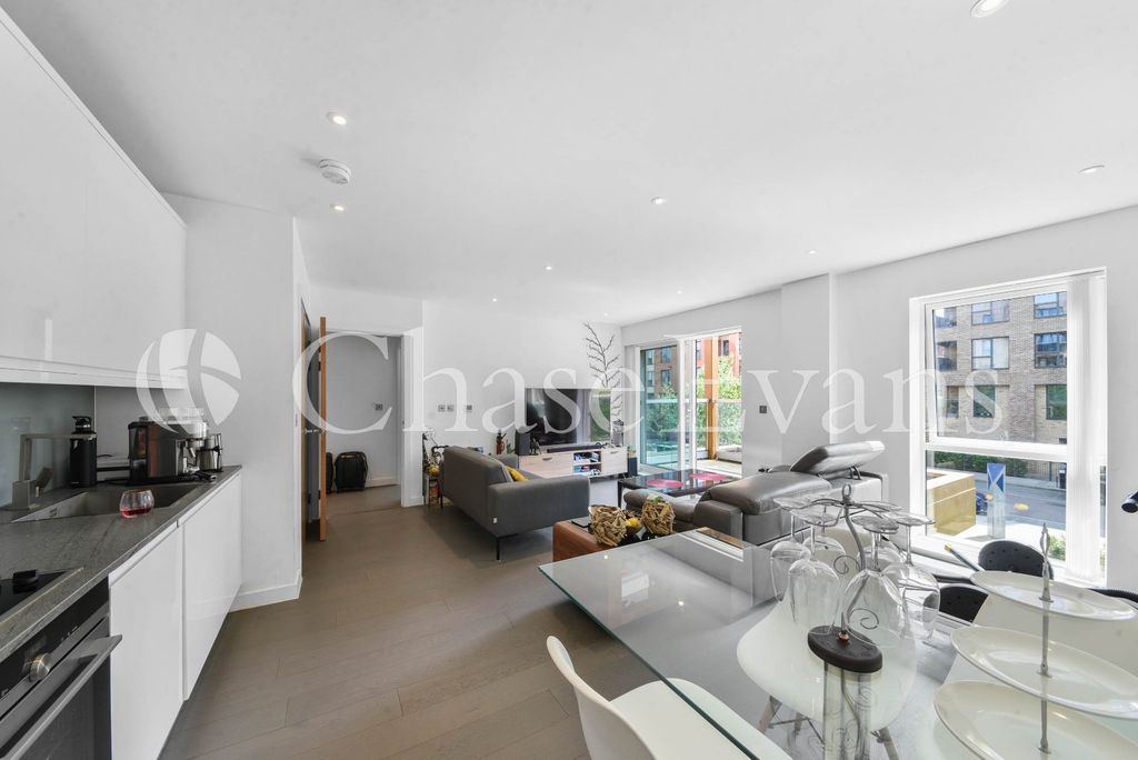 Property photo 2 of 11 Kitchen