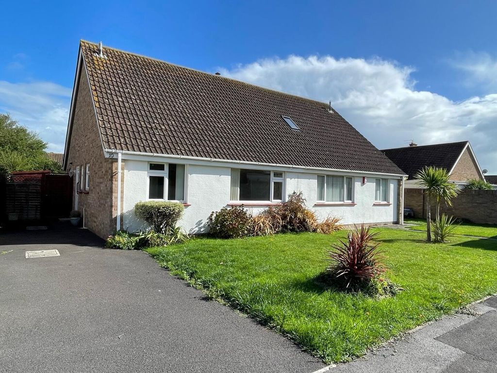 Property photo 1 of 17 Front (Exterior)