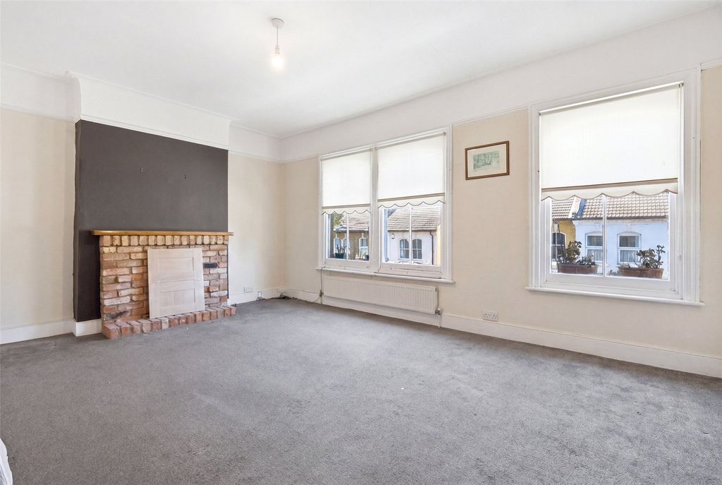 Property photo 2 of 18 Picture No. 12