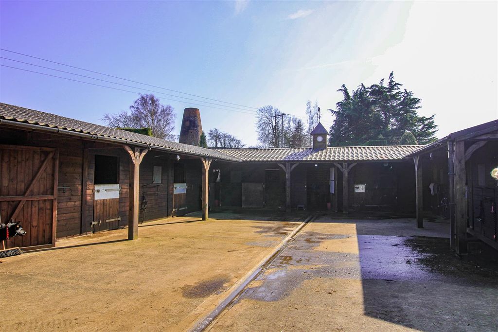 Property photo 2 of 25