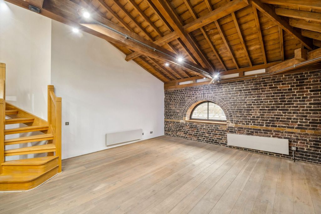 Property photo 3 of 14 Image
