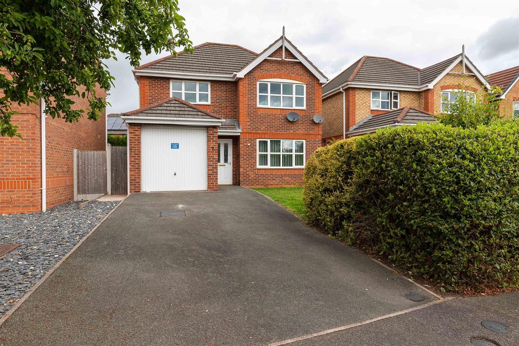 Property photo 1 of 15 9 Lakeside Close-14.Jpg
