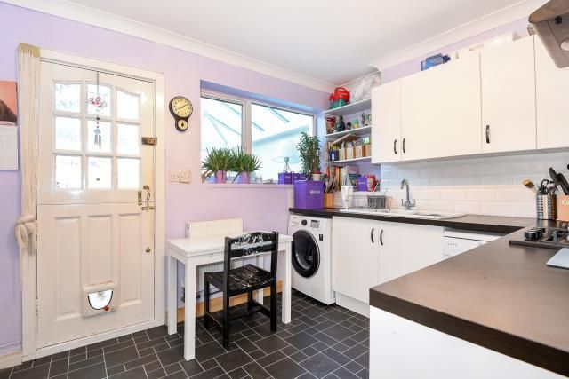 Property photo 3 of 9 Kitchen