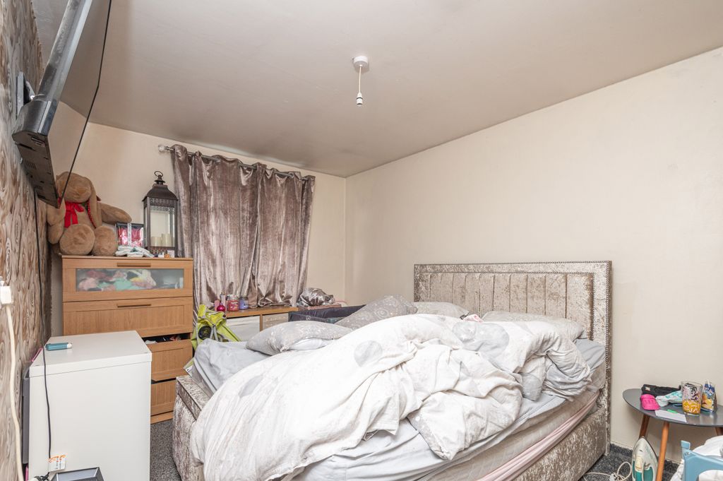 Additional image 10 of 2 bed flat for saleHeckmondwike Road, Dewsbury WF13