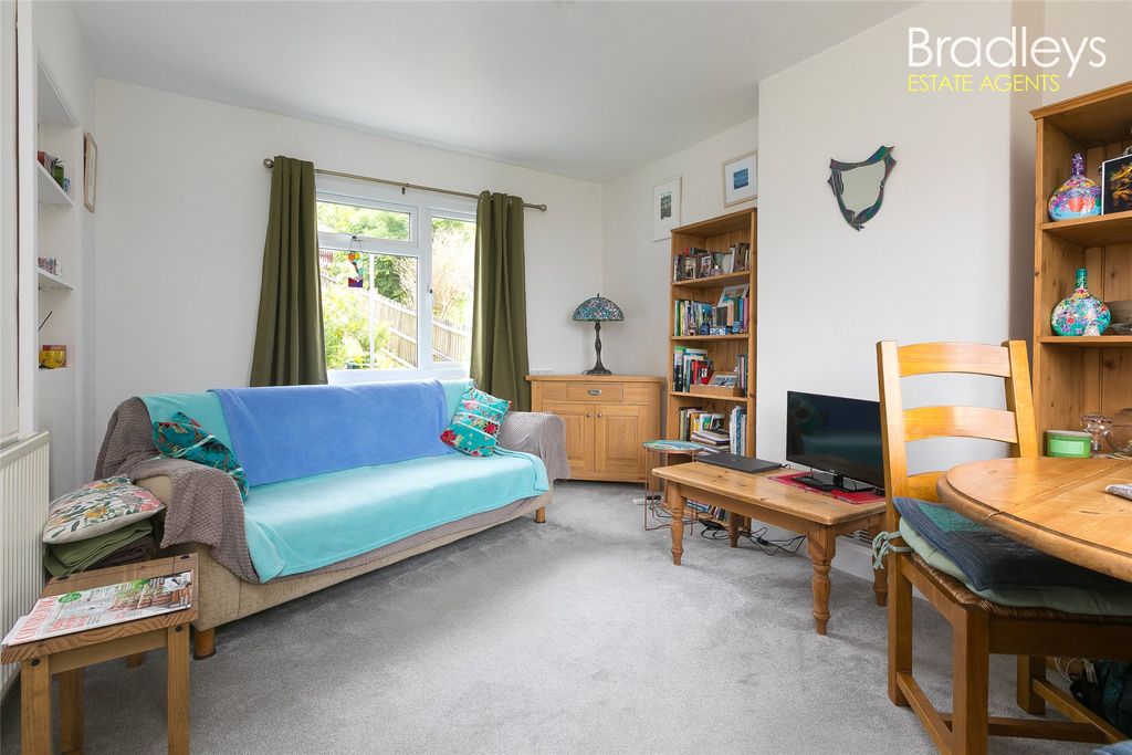 Property photo 2 of 19 Picture No. 28