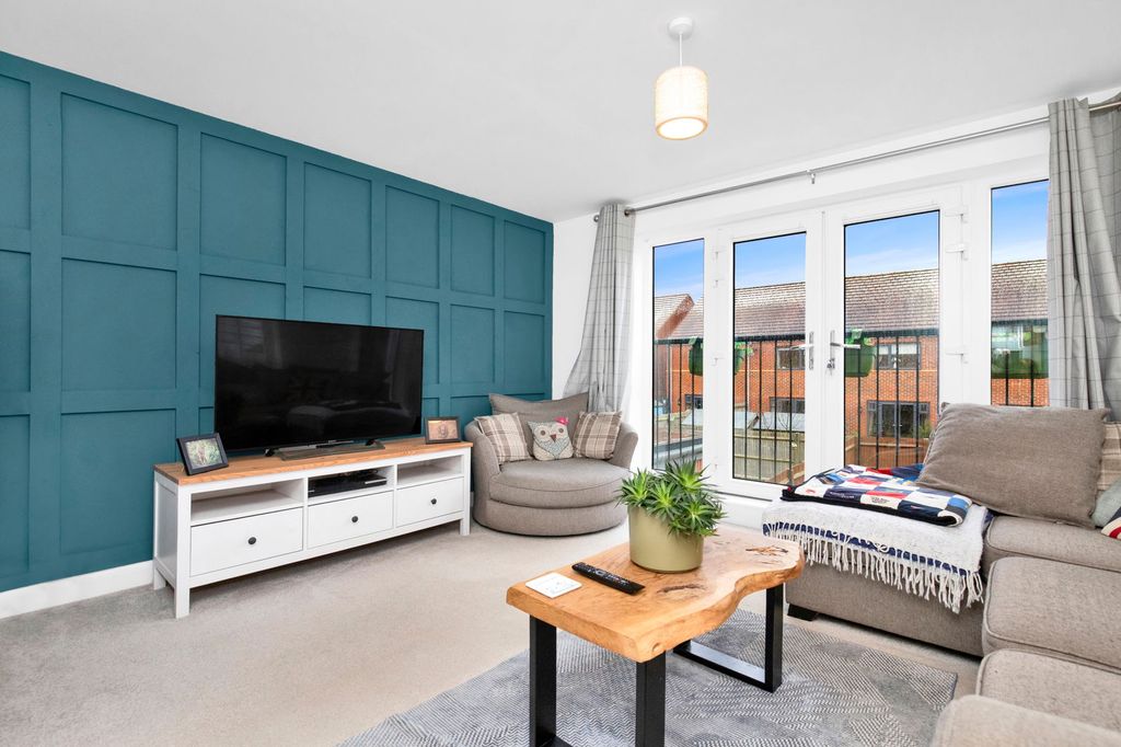 Property photo 1 of 28