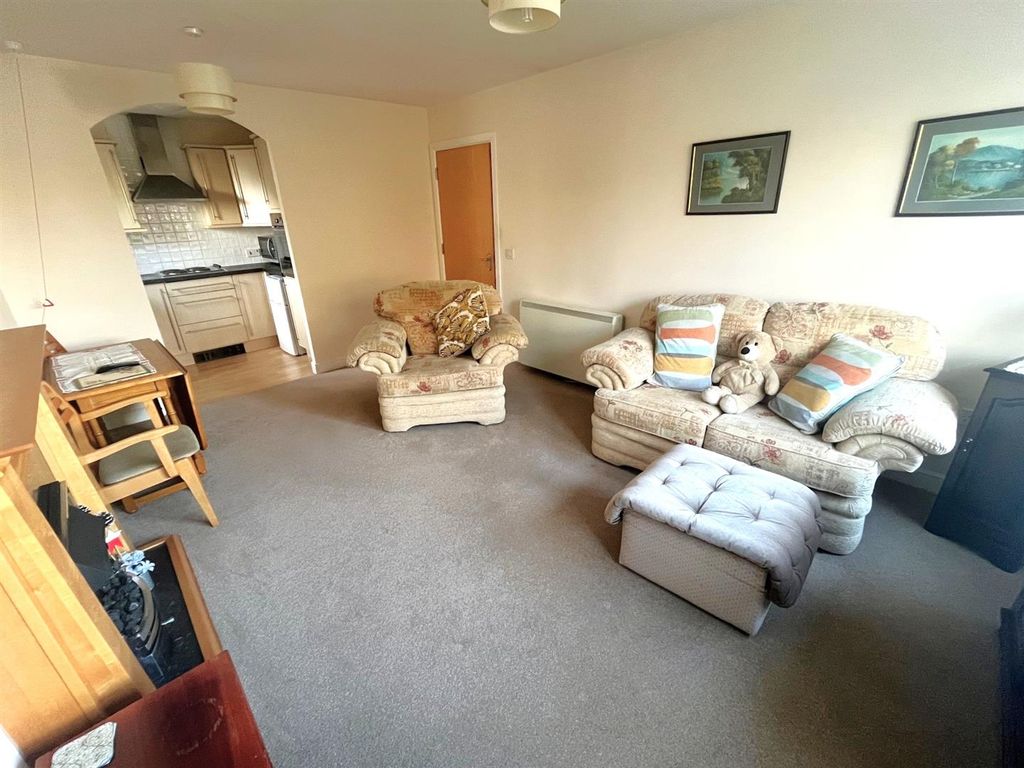 Property photo 2 of 13