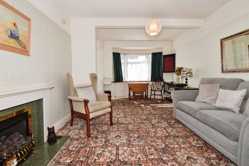 Property photo 3 of 17 Photo