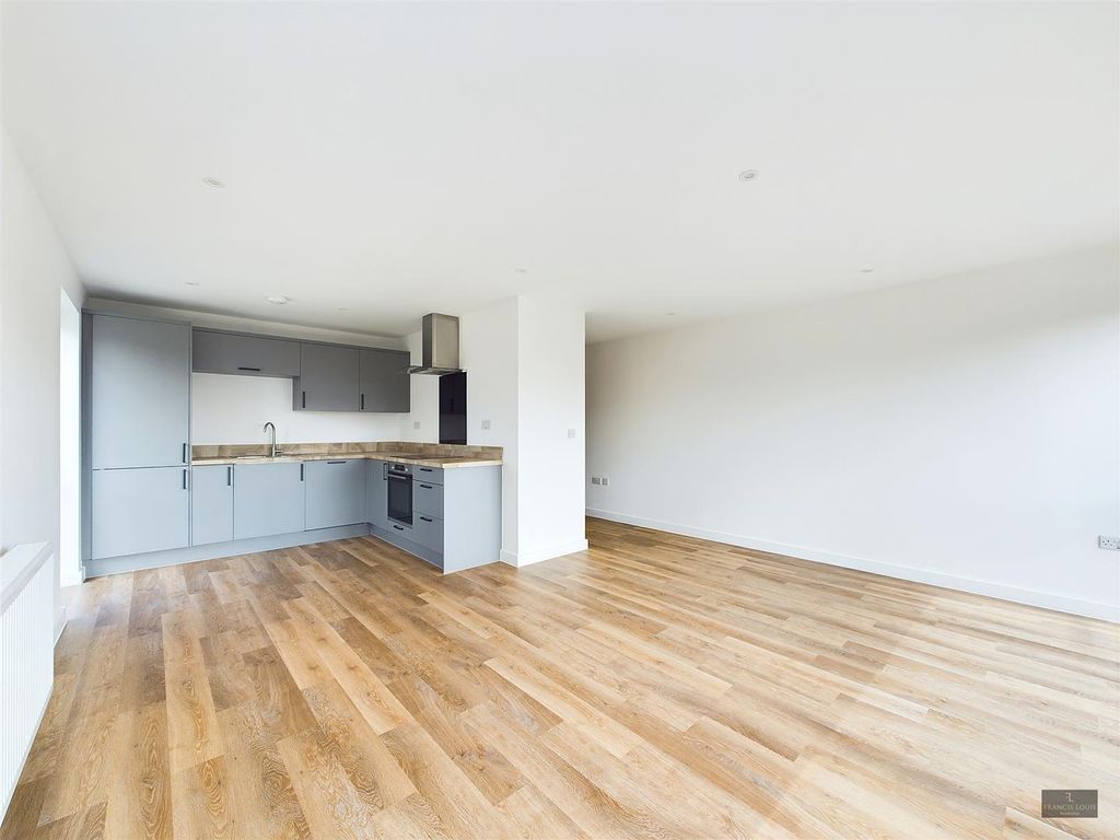 Property photo 3 of 14 Cam02887G0-Pr0182-Still007.Jpg