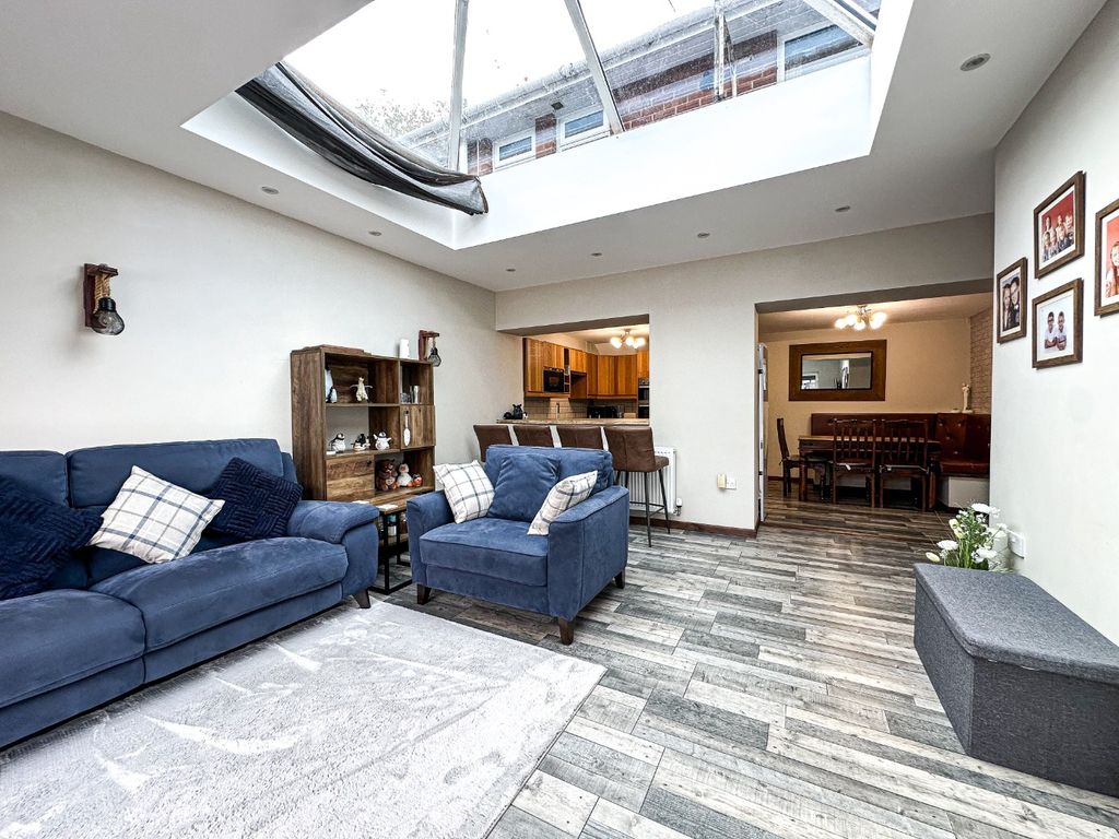 Property photo 3 of 17 4518509