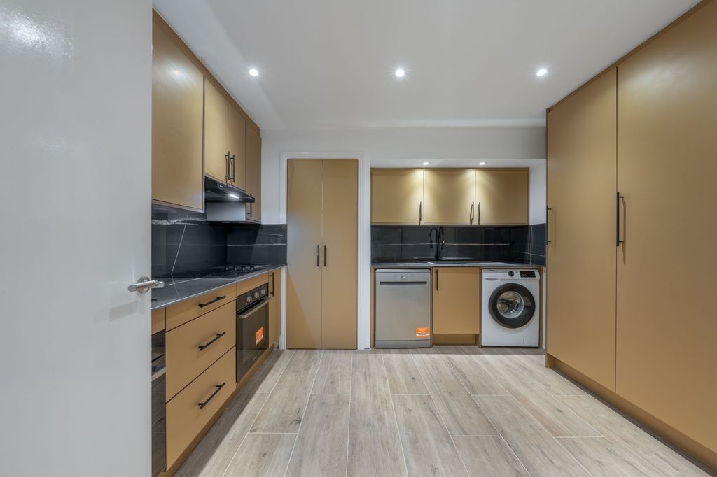 Property photo 2 of 19 Gallery