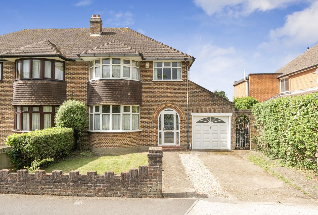 Property photo 1 of 17 1462698-1-6A04467...