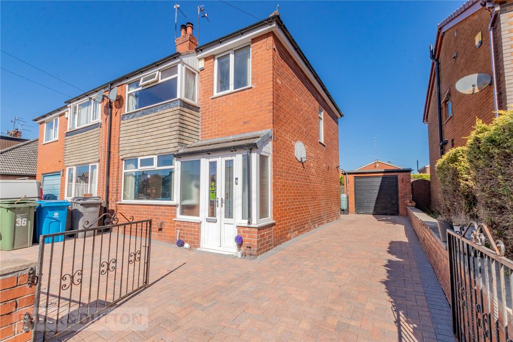 Property photo 1 of 17 External