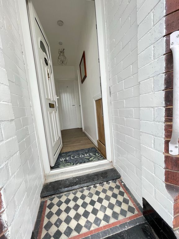 Property photo 2 of 8 Entrance