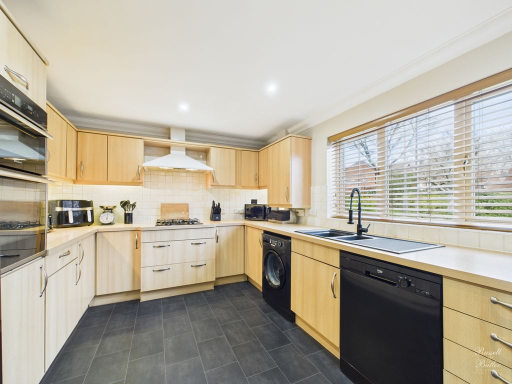 Property photo 2 of 21 Cam01995G0-Pr0394-Still002