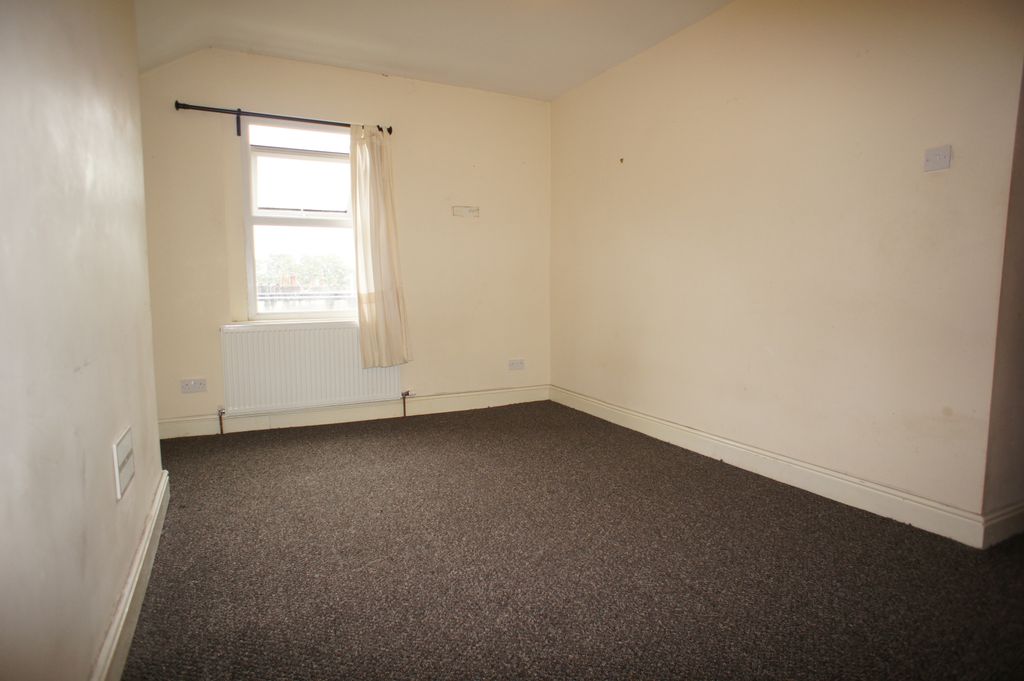 Property photo 3 of 9 Bedroom