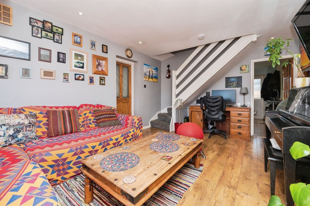 Property photo 2 of 16