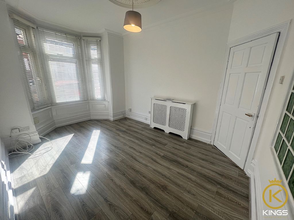 Property photo 2 of 12 1