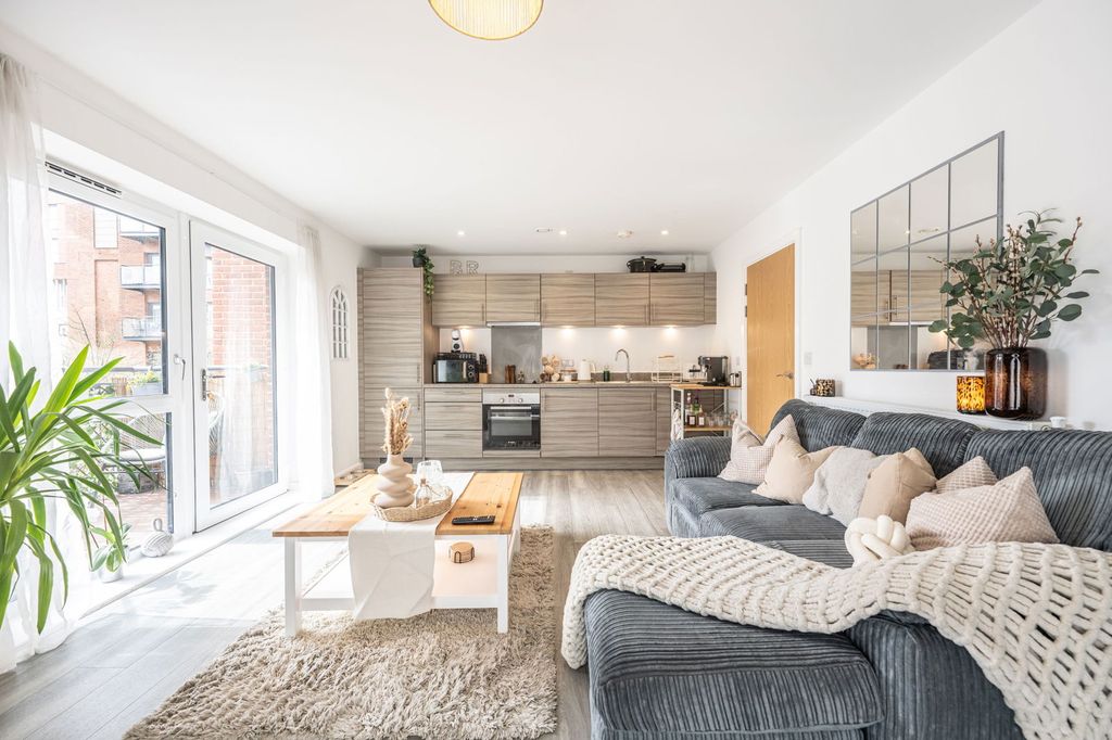 Property photo 2 of 20