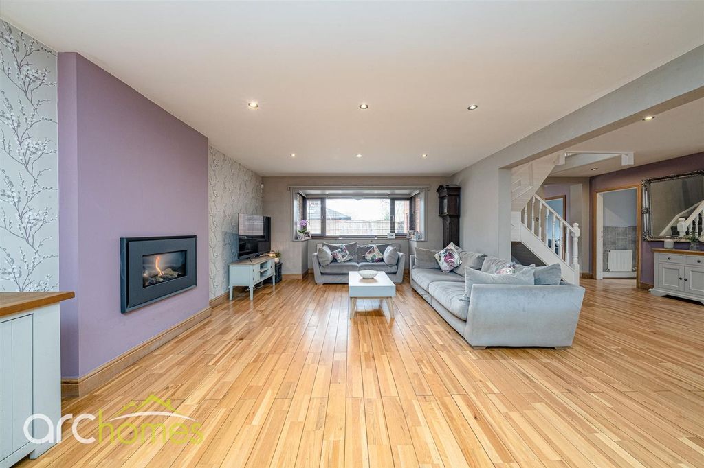 Property photo 2 of 47 Thorn Lea-17.Jpg