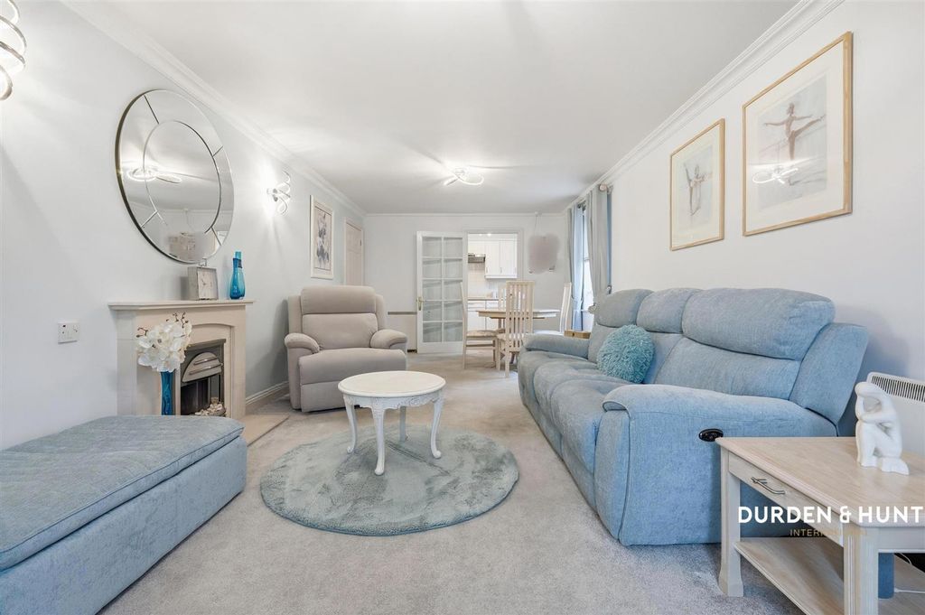 Property photo 2 of 14 Victoria Road