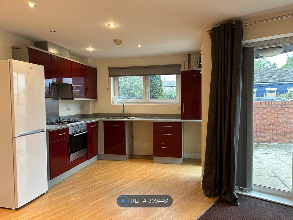 Property photo 2 of 11 Kitchen/Dining Area