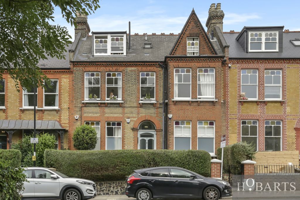 Property photo 1 of 14 Beautiful One-Bedroom Apartment In A Converted Victorian House