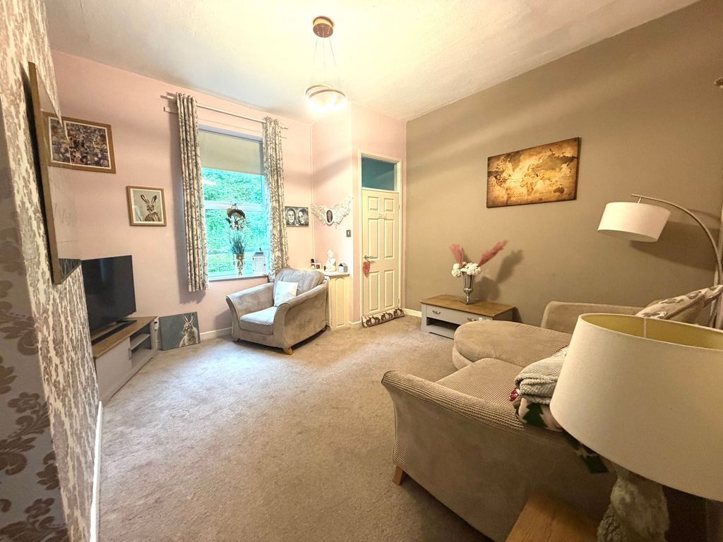 Property photo 2 of 10 Lounge