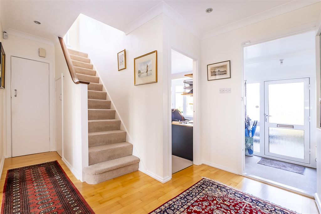 Property photo 3 of 20 36-Thistledene-0014.Jpg