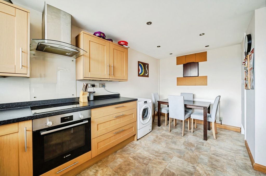 Property photo 3 of 20 Pbox-Img.Jpg